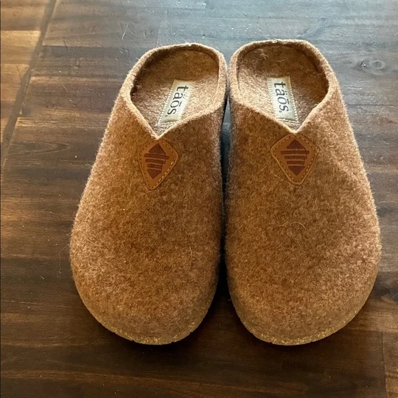 Taos Wool Clogs in Light Brown - 8? - Picture 1 of 5